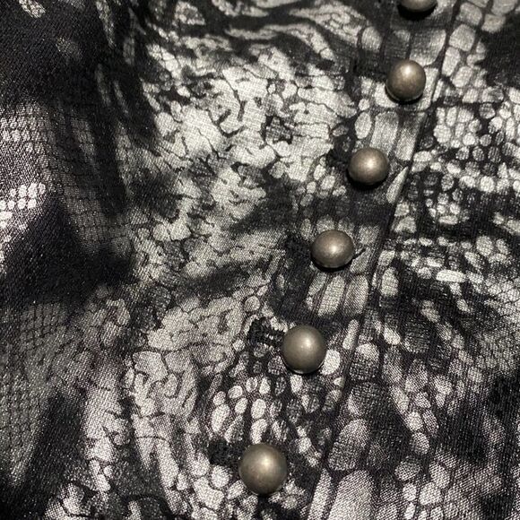 Chico’s Black Silver Metallic Snake Print Snap Button Down Jacket Size Medium 2 - Picture 7 of 7